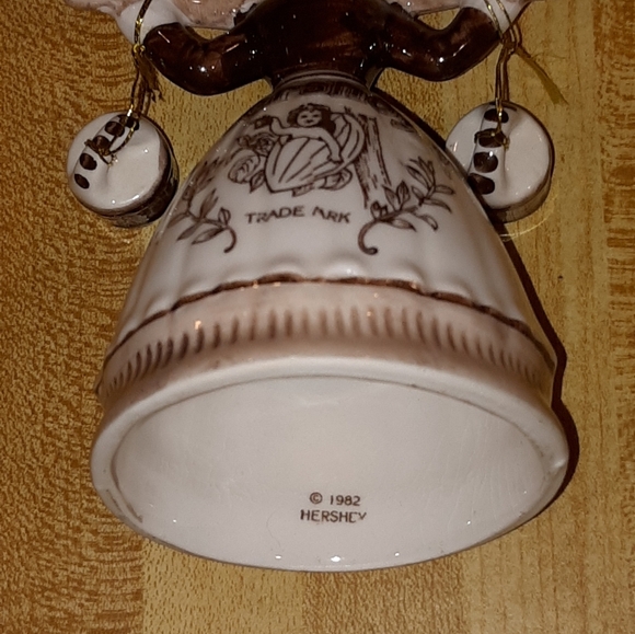 1982 HERSHEY Co. HAND-MADE HAND-PAINTE CERAMIC HERSHEY PARK MILKMAID DINNER BELL - Picture 6 of 6